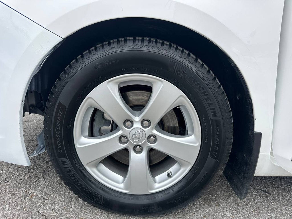 Toyota Sienna 5dr 8-Pass Van LE FWD (Natl) 2015