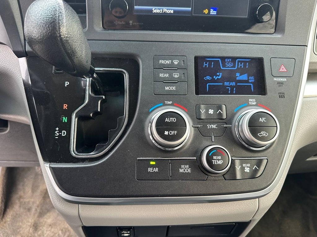 Toyota Sienna 5dr 8-Pass Van LE FWD (Natl) 2015