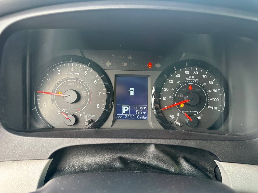 Toyota Sienna 5dr 8-Pass Van LE FWD (Natl) 2015