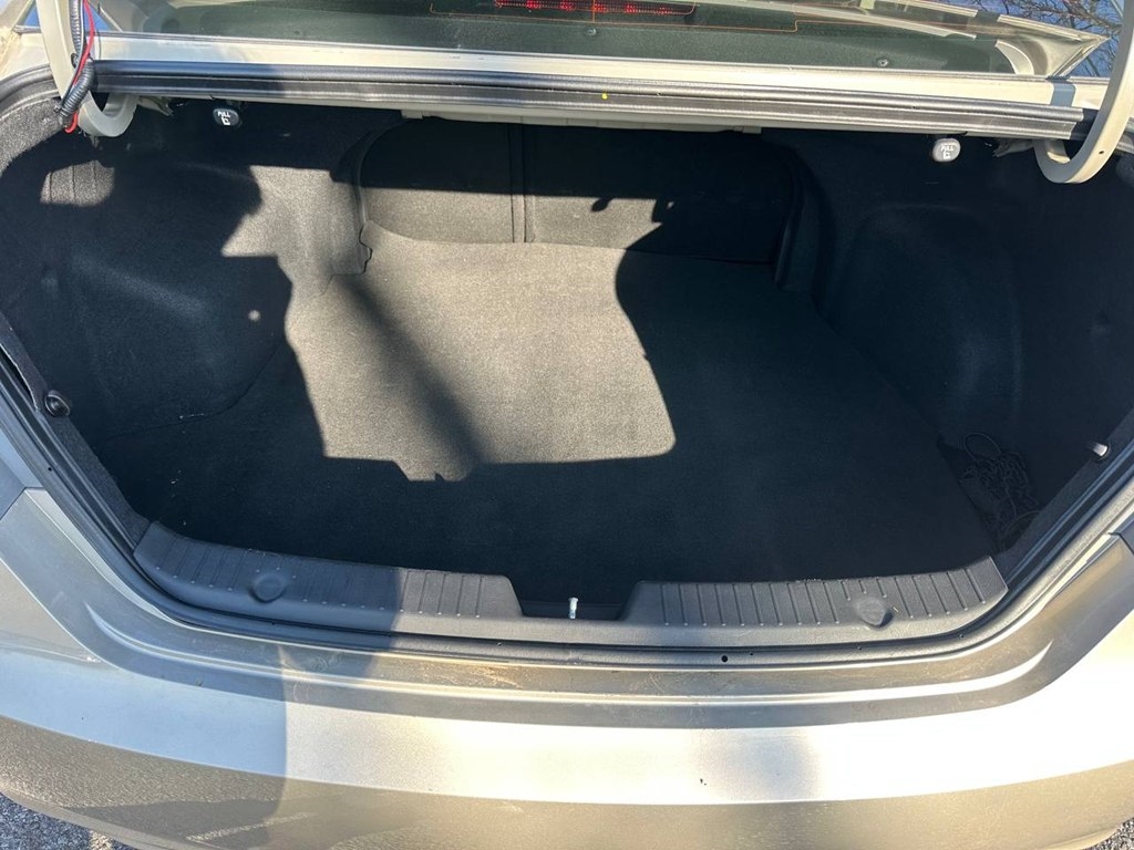 Hyundai Sonata 4dr Sdn 2.4L Auto GLS 2011