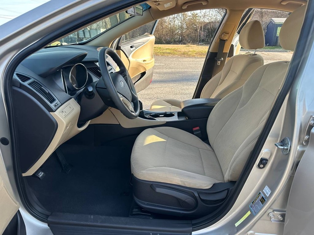 Hyundai Sonata 4dr Sdn 2.4L Auto GLS 2011