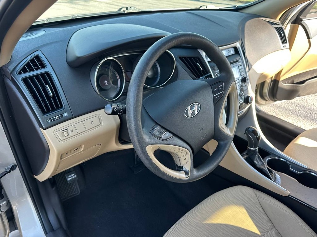 Hyundai Sonata 4dr Sdn 2.4L Auto GLS 2011