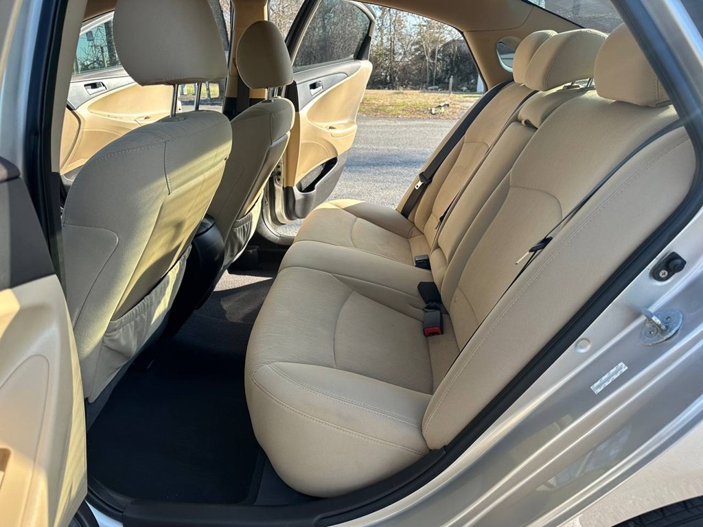 Hyundai Sonata 4dr Sdn 2.4L Auto GLS 2011