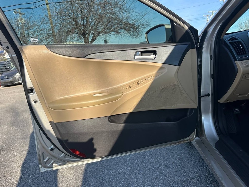 Hyundai Sonata 4dr Sdn 2.4L Auto GLS 2011