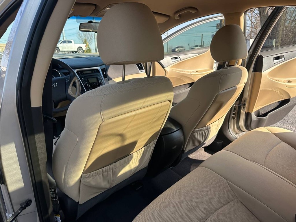 Hyundai Sonata 4dr Sdn 2.4L Auto GLS 2011