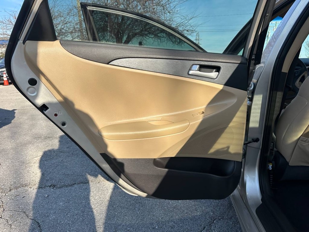 Hyundai Sonata 4dr Sdn 2.4L Auto GLS 2011