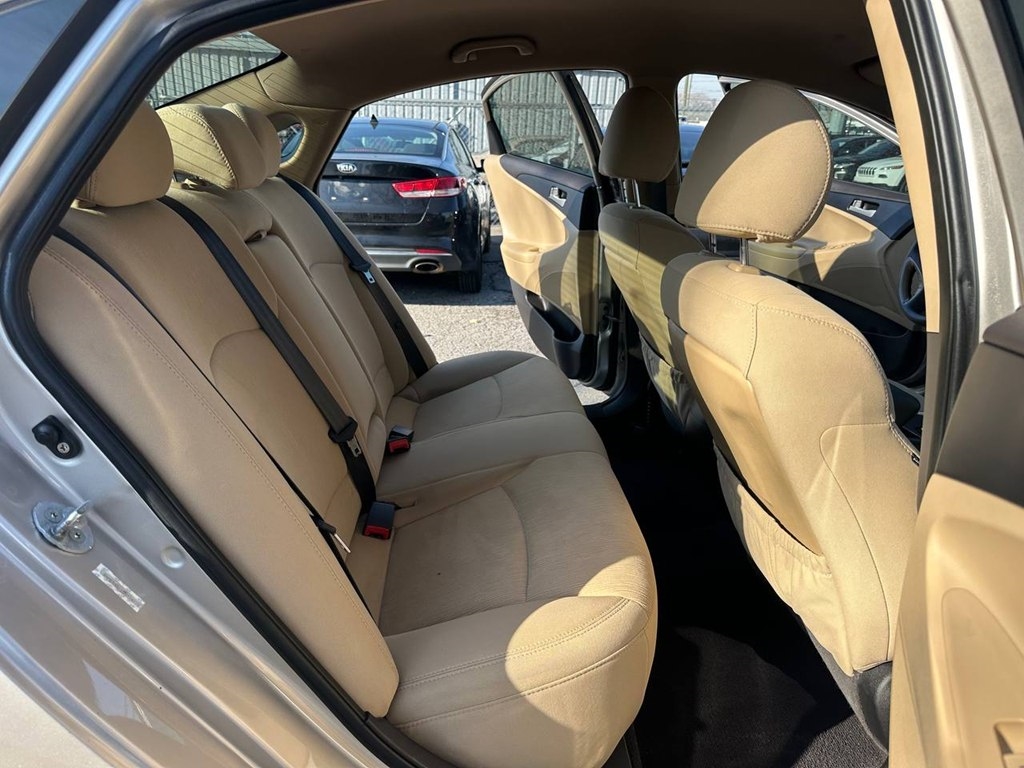 Hyundai Sonata 4dr Sdn 2.4L Auto GLS 2011