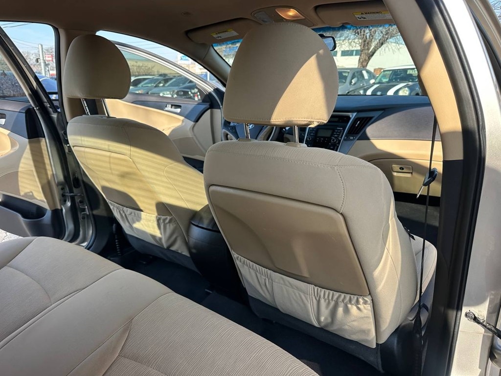 Hyundai Sonata 4dr Sdn 2.4L Auto GLS 2011