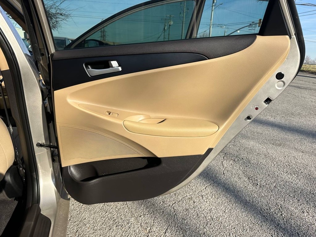 Hyundai Sonata 4dr Sdn 2.4L Auto GLS 2011