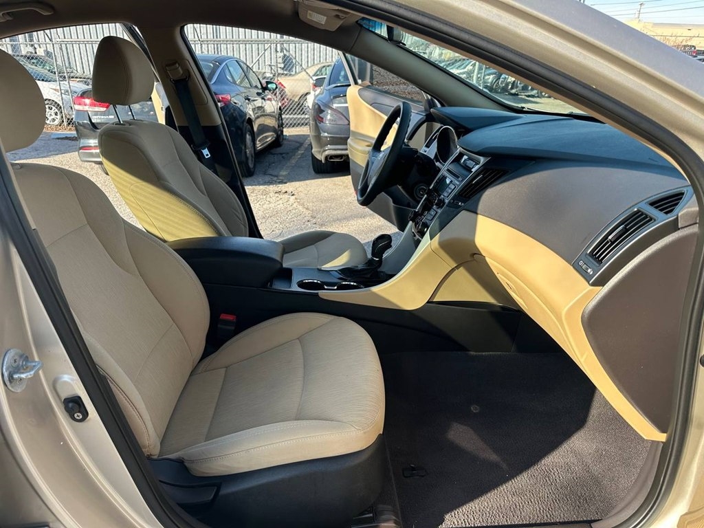 Hyundai Sonata 4dr Sdn 2.4L Auto GLS 2011