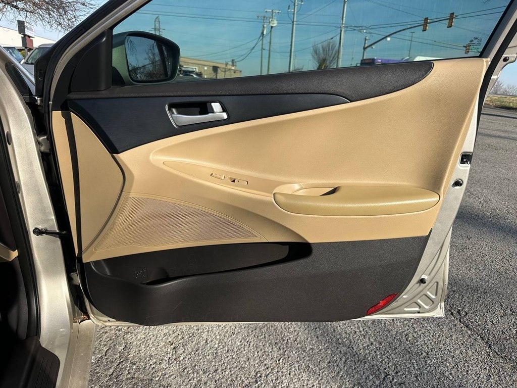 Hyundai Sonata 4dr Sdn 2.4L Auto GLS 2011