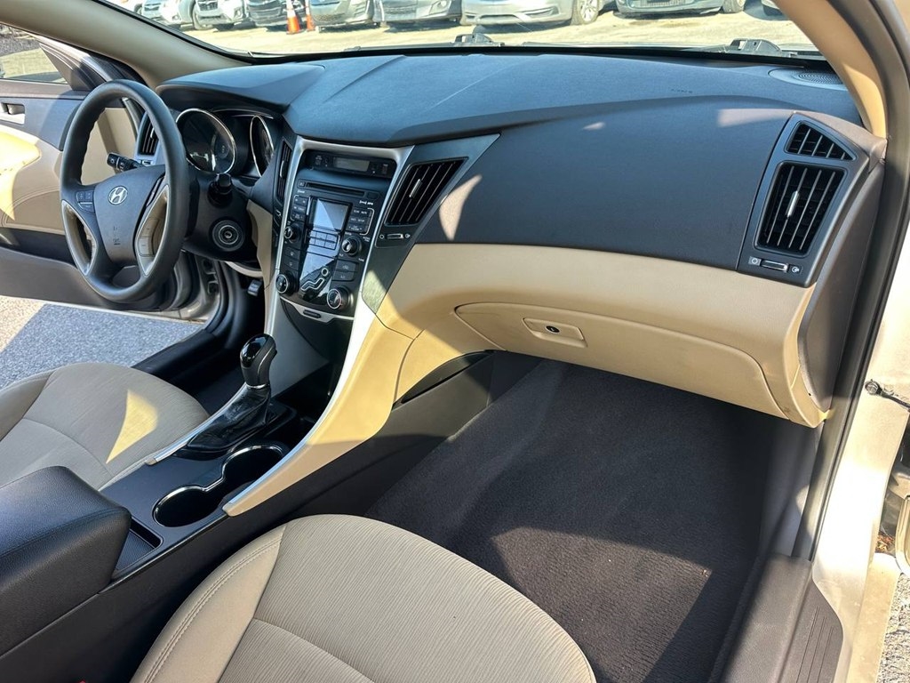 Hyundai Sonata 4dr Sdn 2.4L Auto GLS 2011