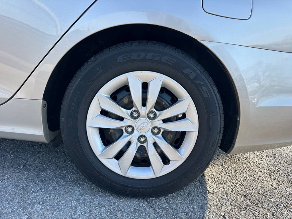 Hyundai Sonata 4dr Sdn 2.4L Auto GLS 2011