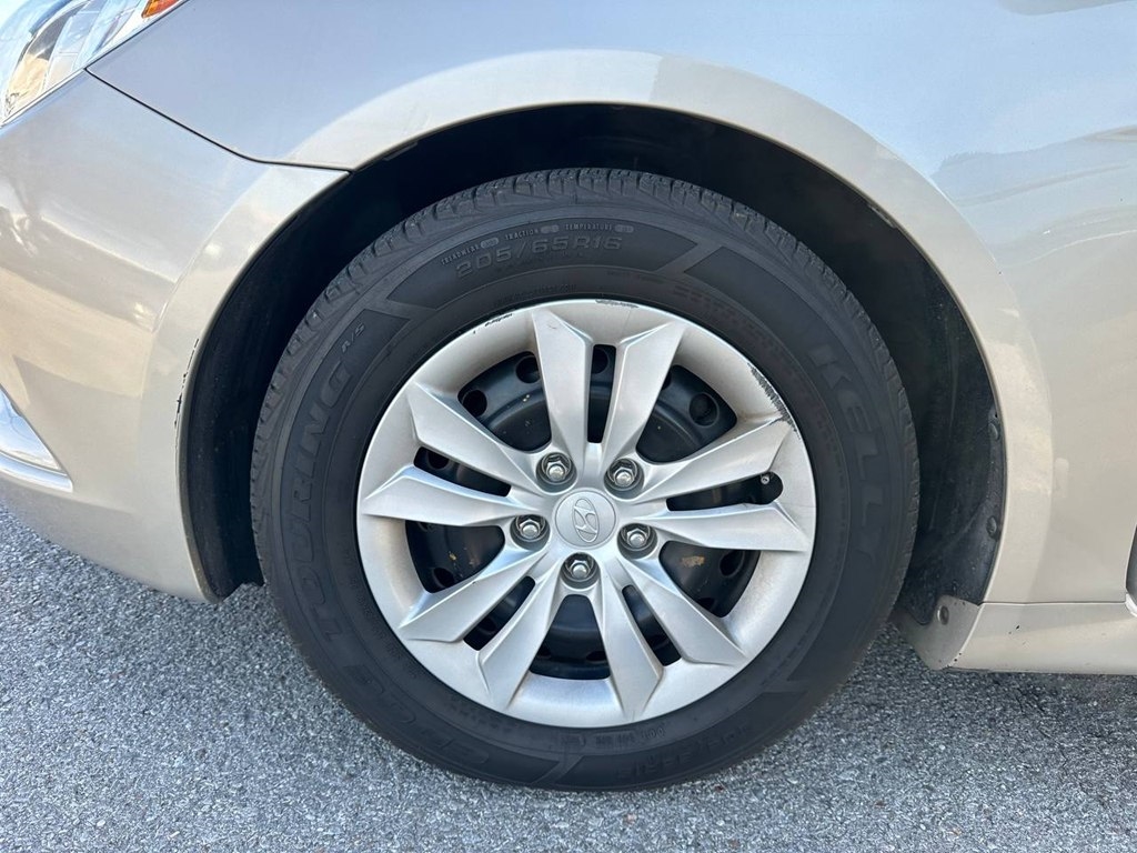 Hyundai Sonata 4dr Sdn 2.4L Auto GLS 2011