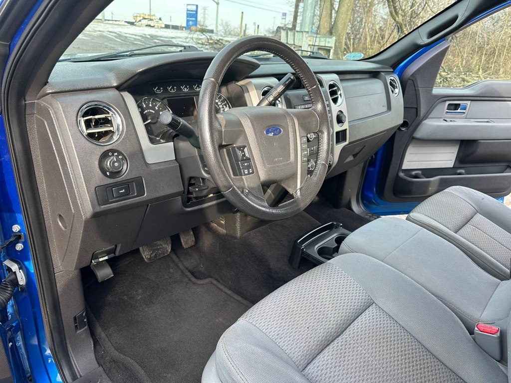 Ford F-150 4WD SuperCrew 145" Platinum 2011