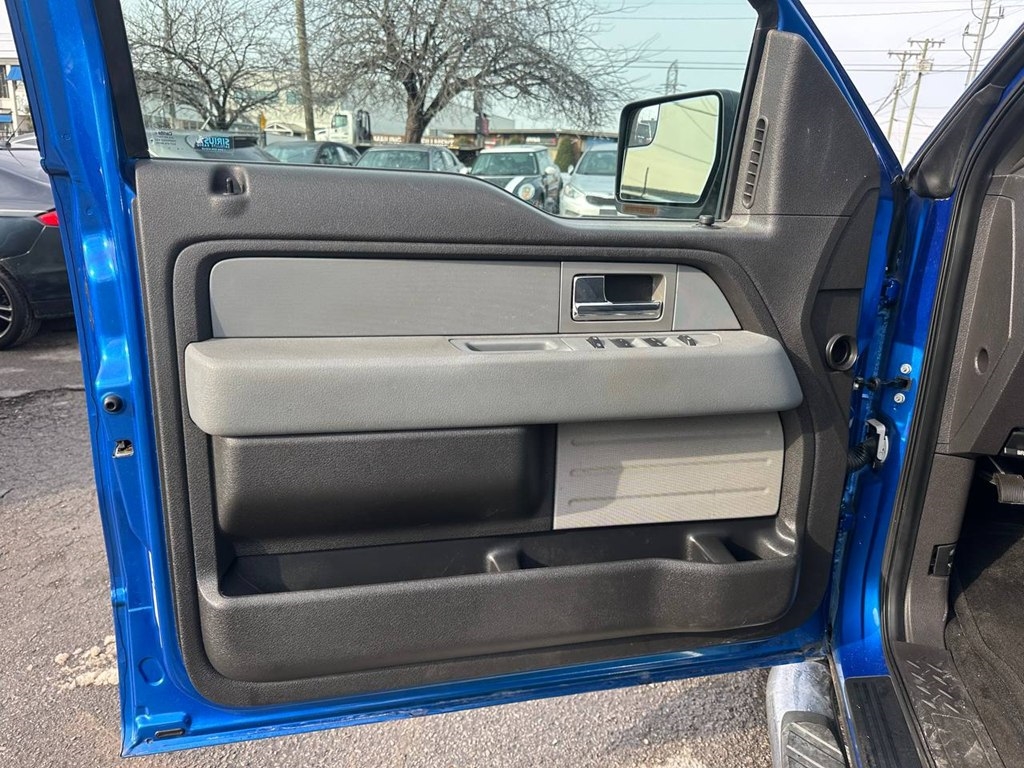 Ford F-150 4WD SuperCrew 145" Platinum 2011