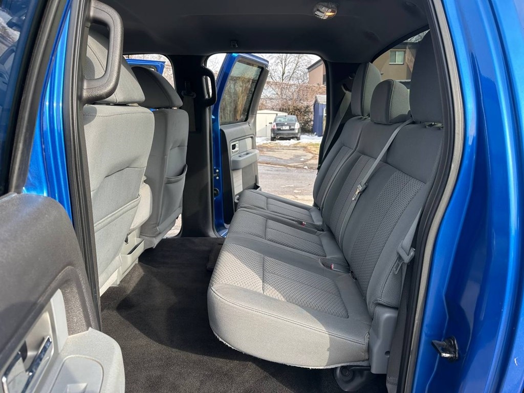 Ford F-150 4WD SuperCrew 145" Platinum 2011