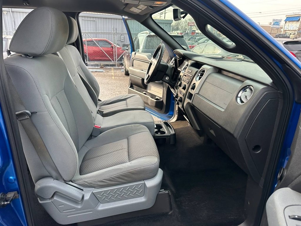 Ford F-150 4WD SuperCrew 145" Platinum 2011