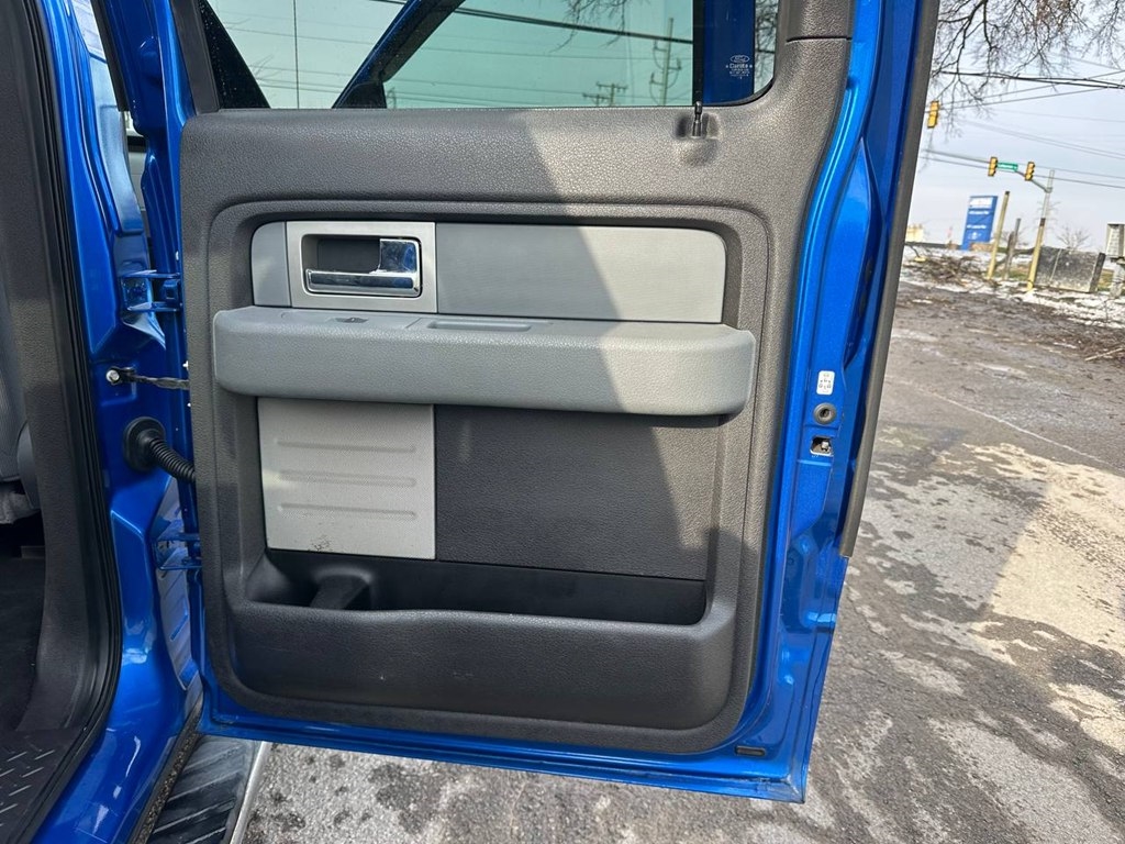 Ford F-150 4WD SuperCrew 145" Platinum 2011