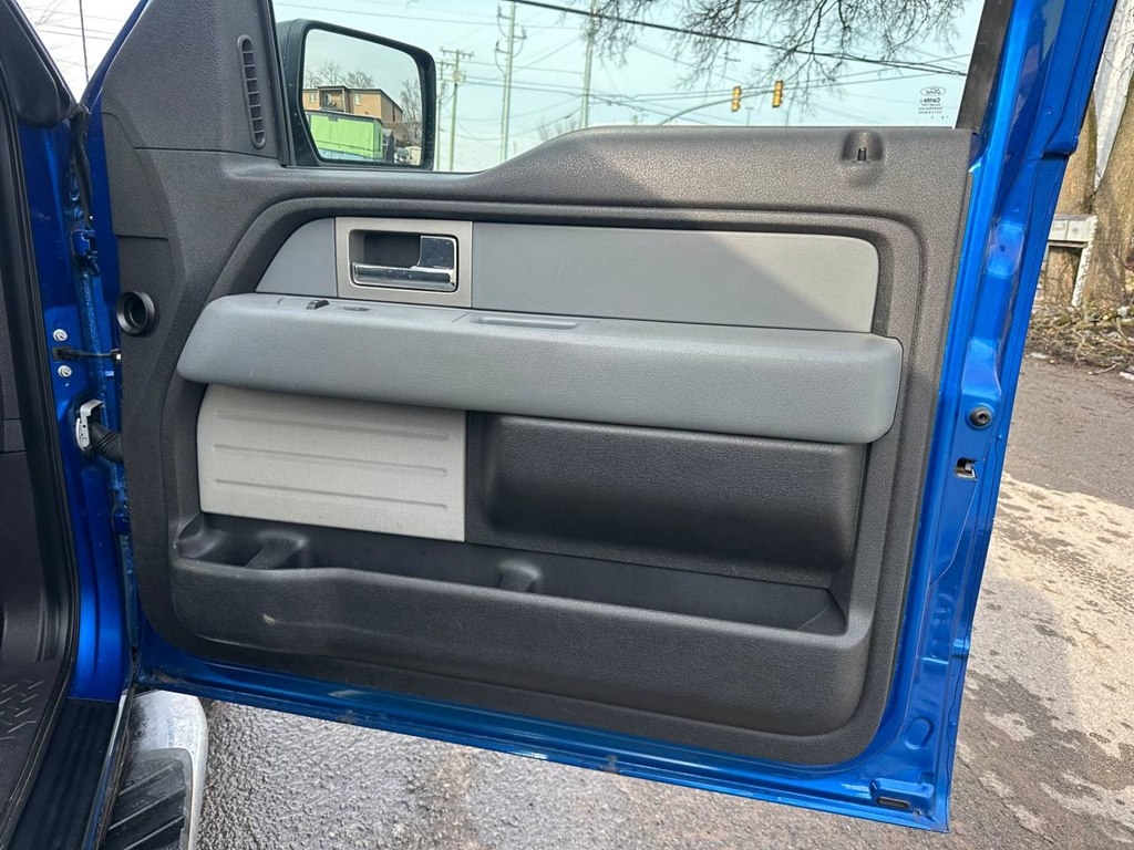 Ford F-150 4WD SuperCrew 145" Platinum 2011