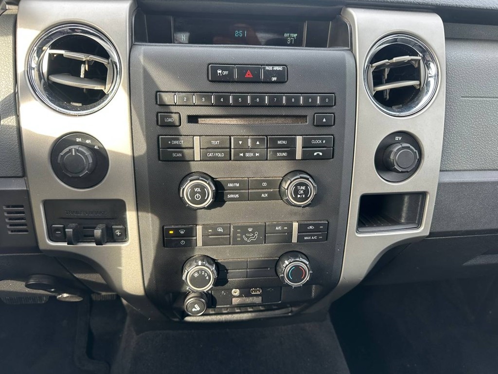 Ford F-150 4WD SuperCrew 145" Platinum 2011