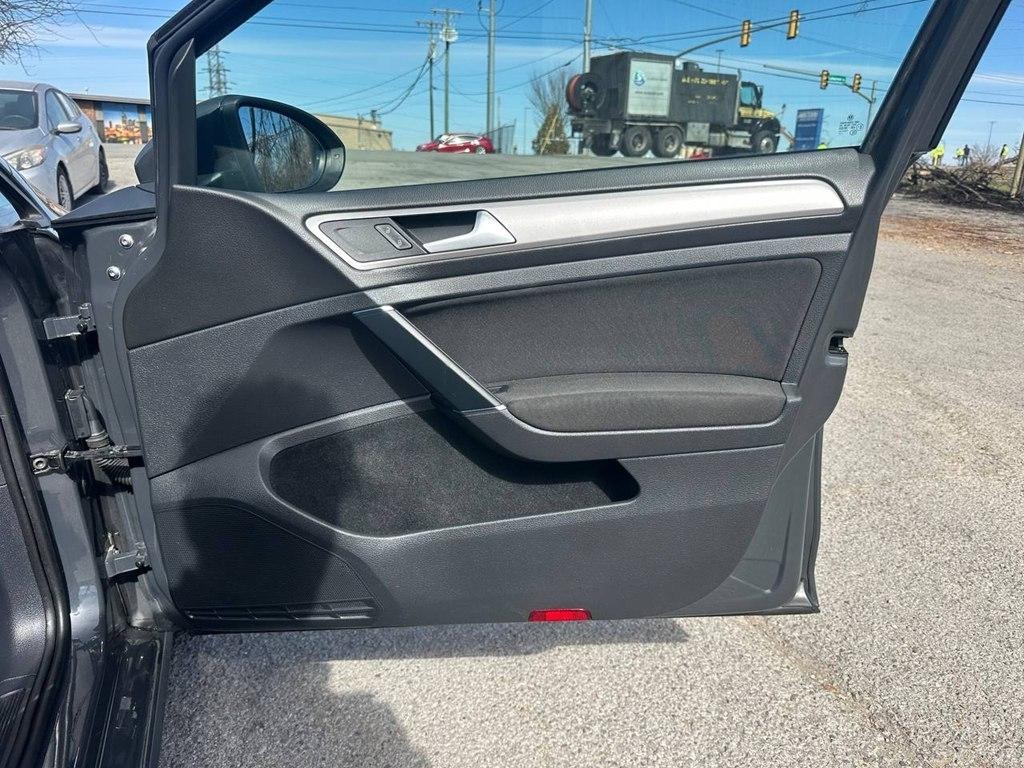 Volkswagen e-Golf 4dr HB SE 2016