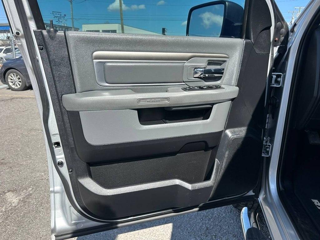 RAM 1500 2WD Quad Cab 140.5" Big Horn 2015