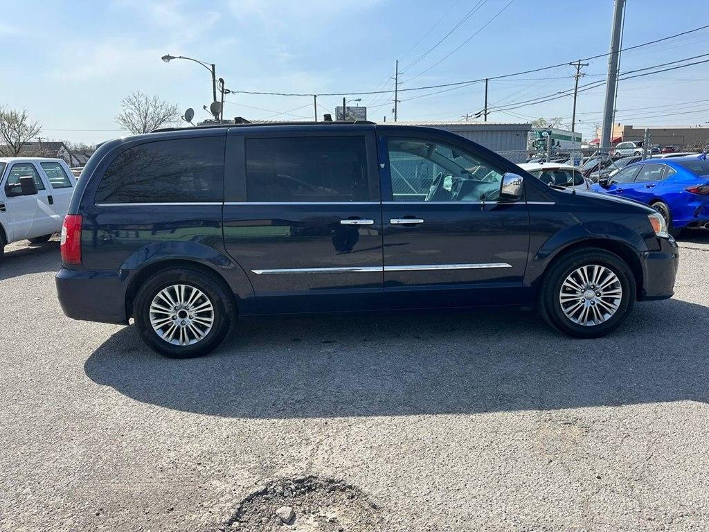 Chrysler Town & Country 4dr Wgn Touring-L 2014