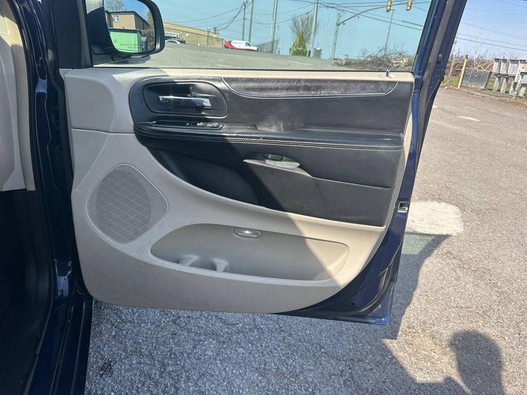 Chrysler Town & Country 4dr Wgn Touring-L 2014