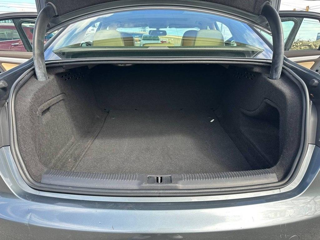 Audi A4 4dr Sdn CVT FrontTrak 2.0T Premium 2013