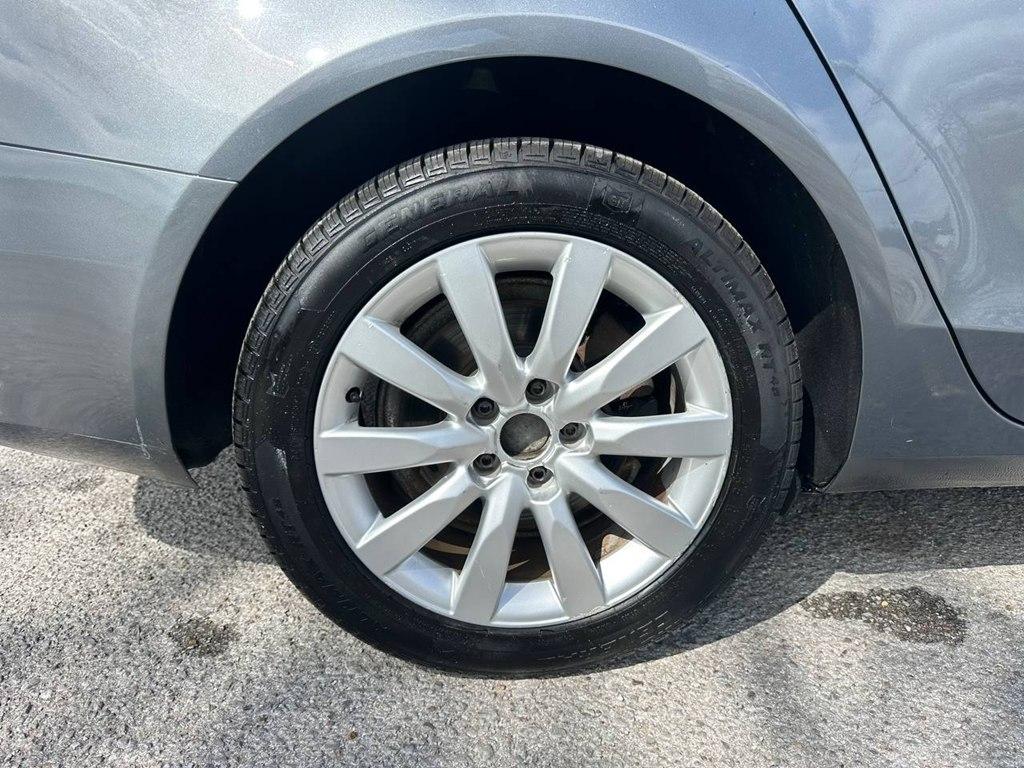 Audi A4 4dr Sdn CVT FrontTrak 2.0T Premium 2013