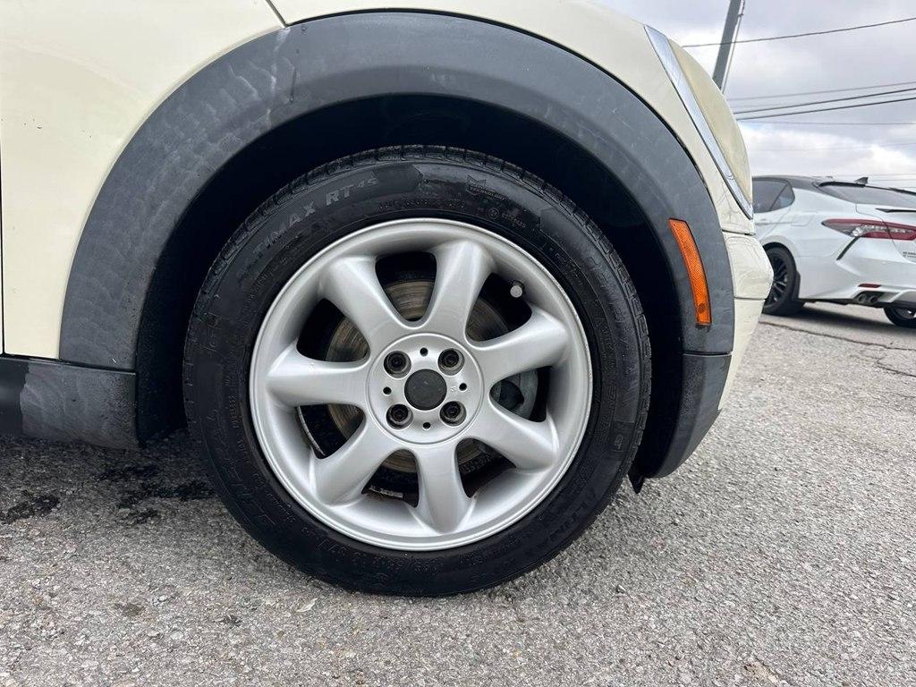 MINI Cooper Convertible 2dr 2009