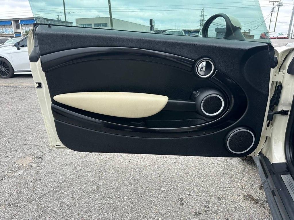 MINI Cooper Convertible 2dr 2009