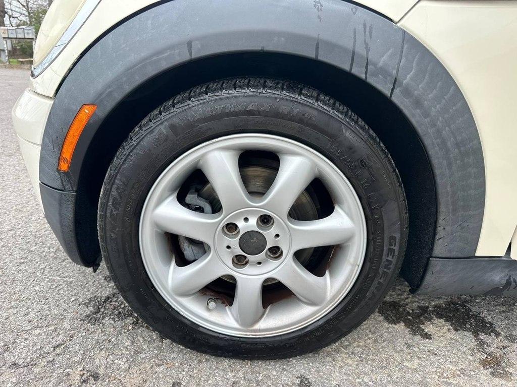 MINI Cooper Convertible 2dr 2009