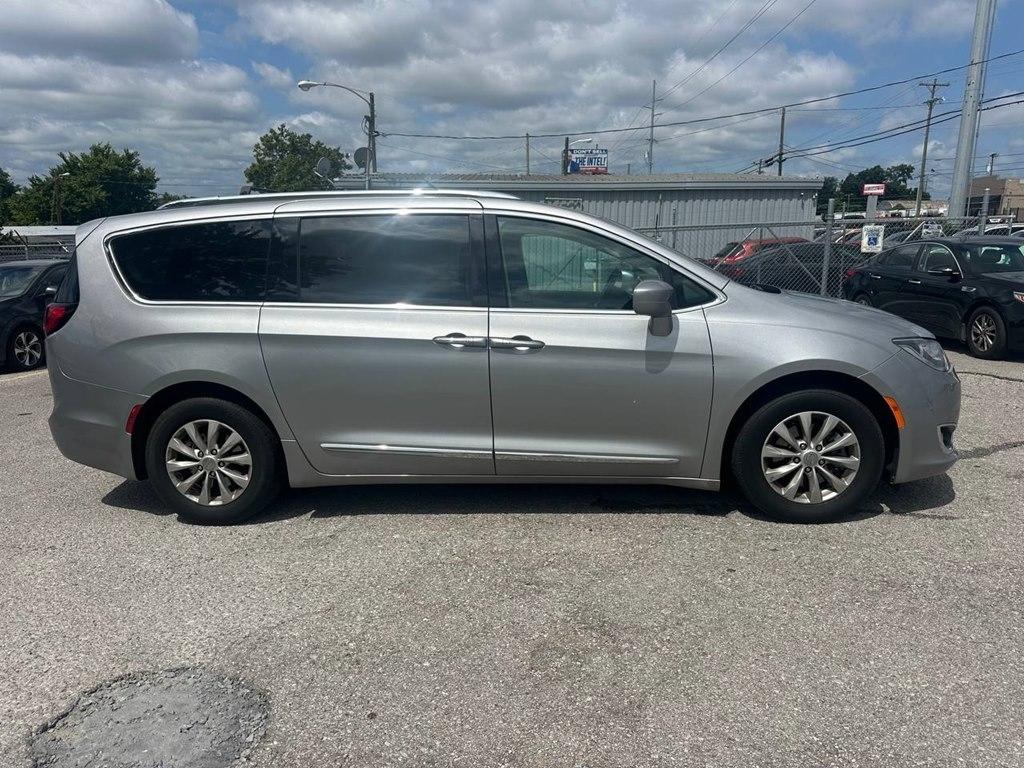 Chrysler Pacifica Touring L FWD 2019