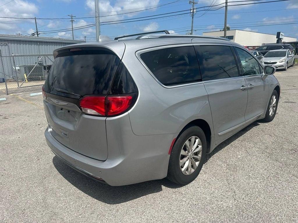 Chrysler Pacifica Touring L FWD 2019