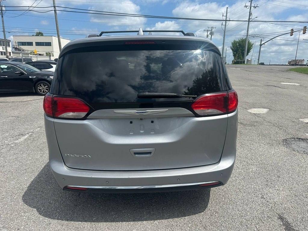 Chrysler Pacifica Touring L FWD 2019