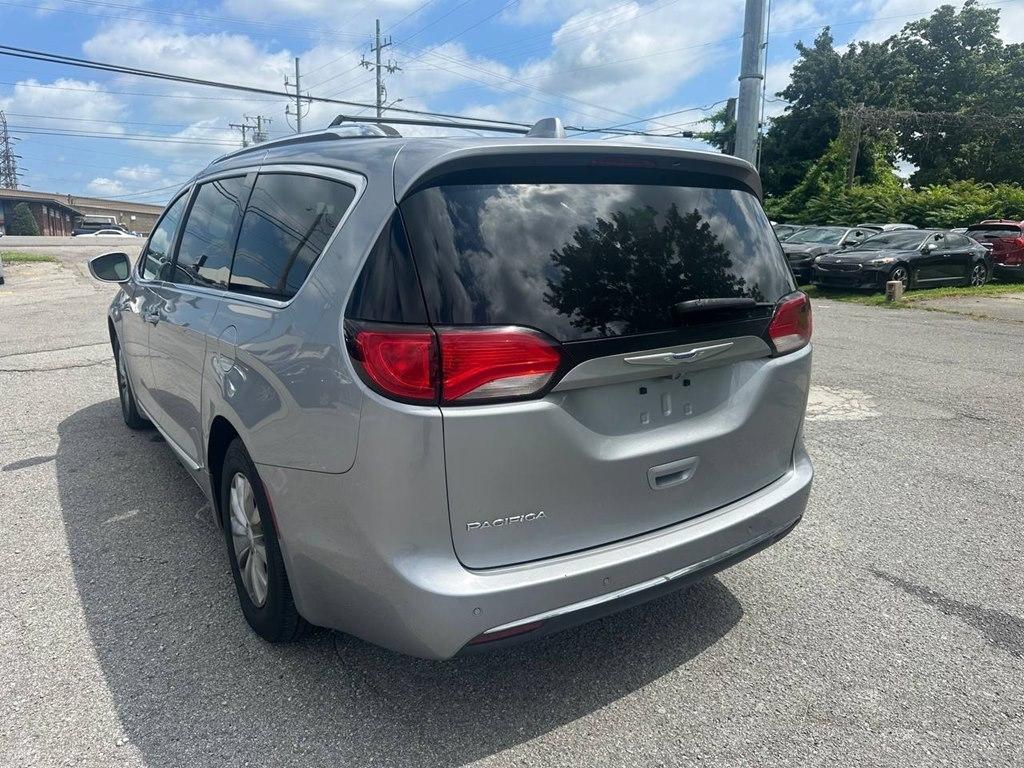 Chrysler Pacifica Touring L FWD 2019