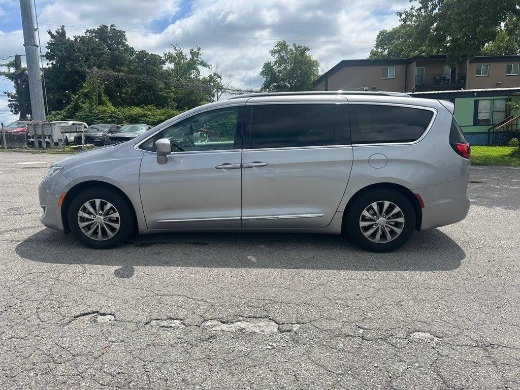 Chrysler Pacifica Touring L FWD 2019
