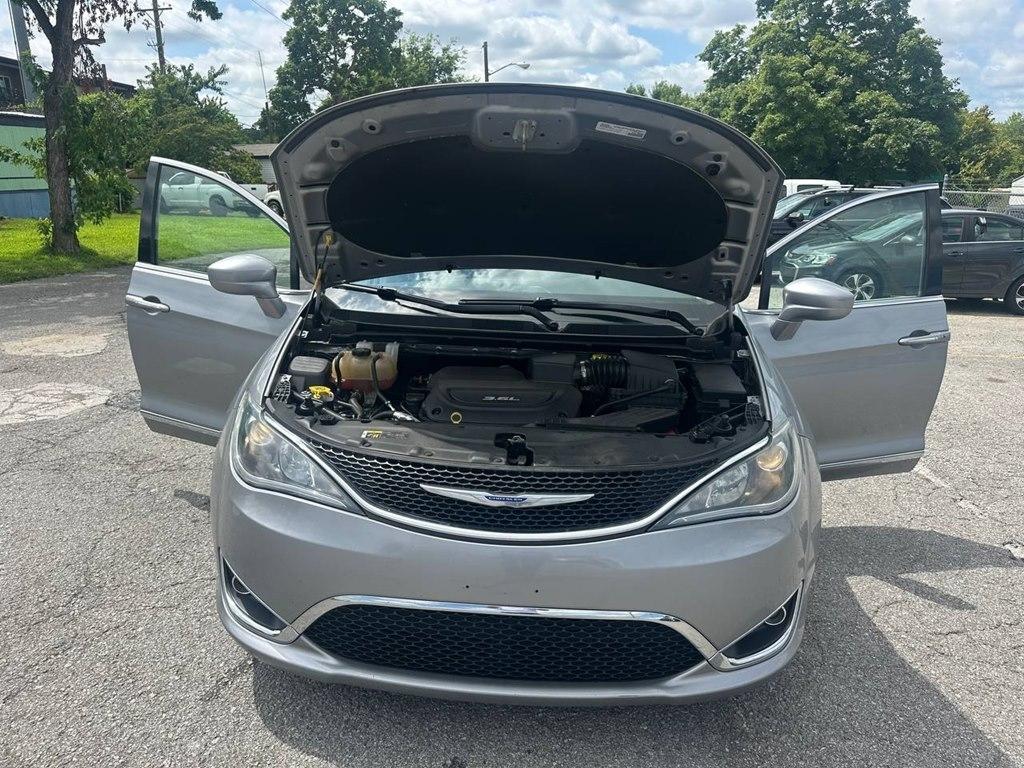 Chrysler Pacifica Touring L FWD 2019