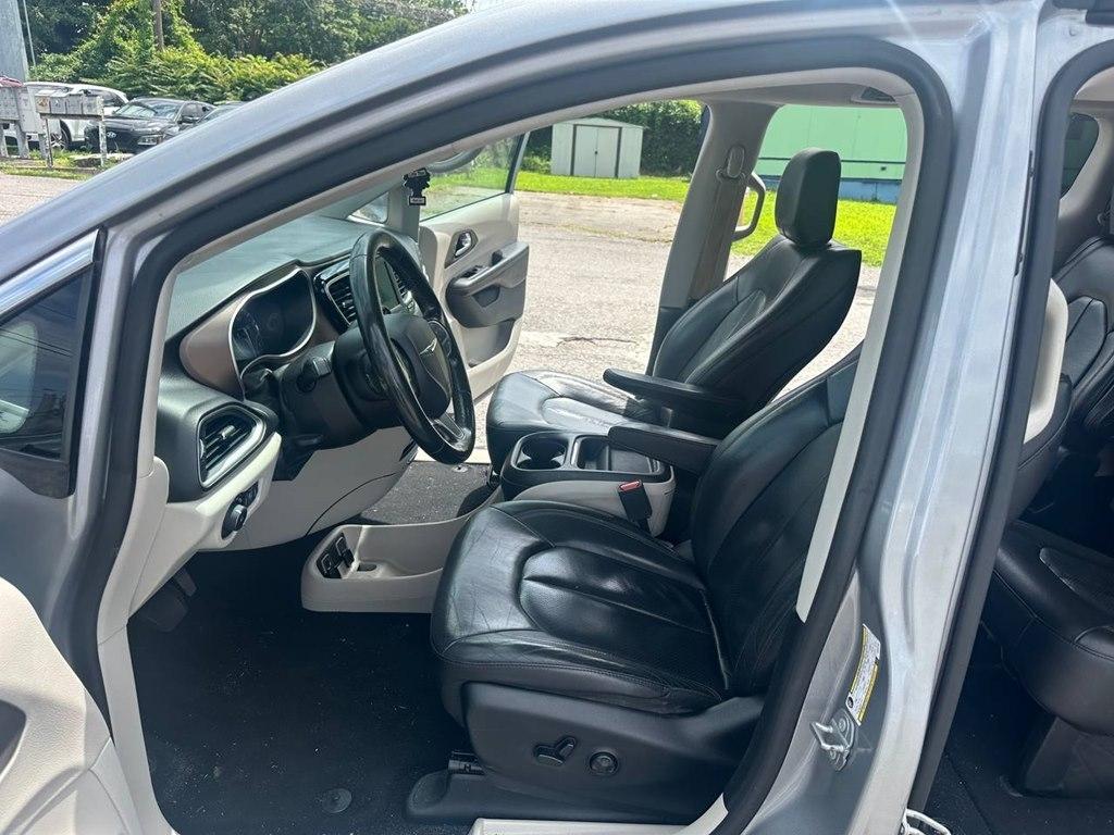 Chrysler Pacifica Touring L FWD 2019