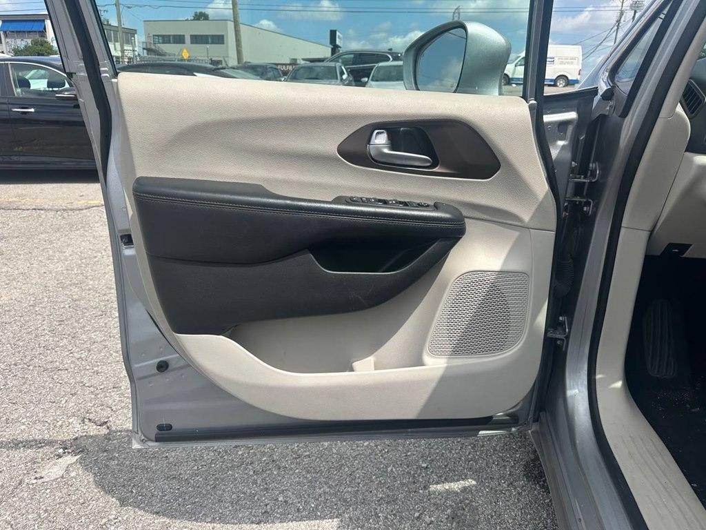 Chrysler Pacifica Touring L FWD 2019