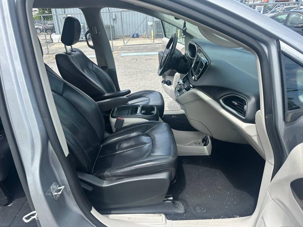 Chrysler Pacifica Touring L FWD 2019