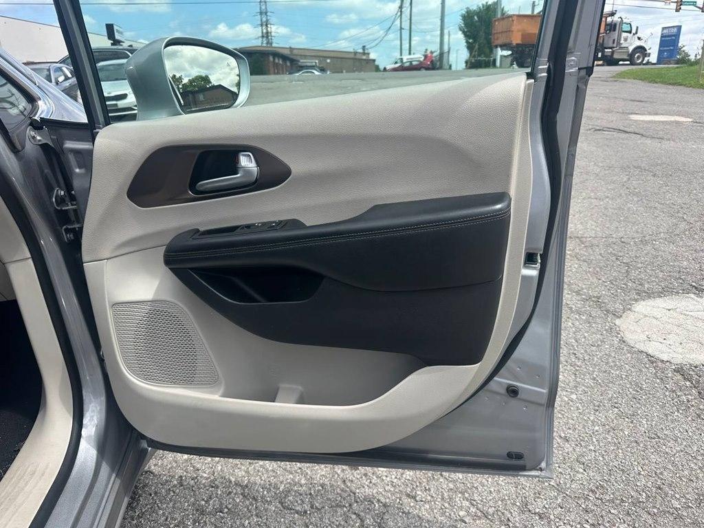 Chrysler Pacifica Touring L FWD 2019