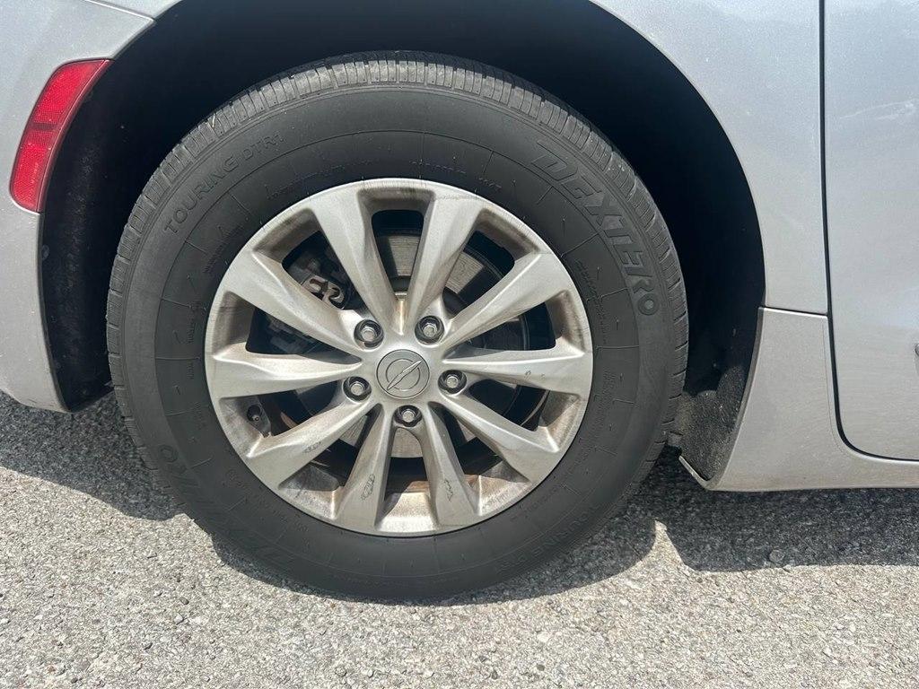 Chrysler Pacifica Touring L FWD 2019