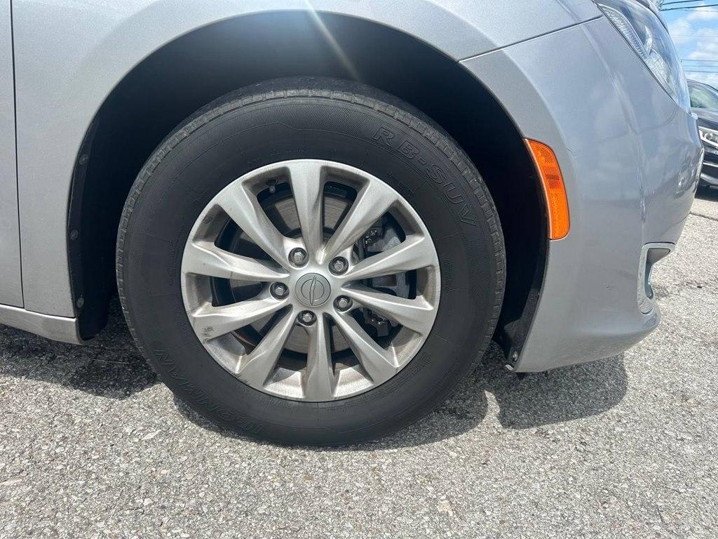 Chrysler Pacifica Touring L FWD 2019