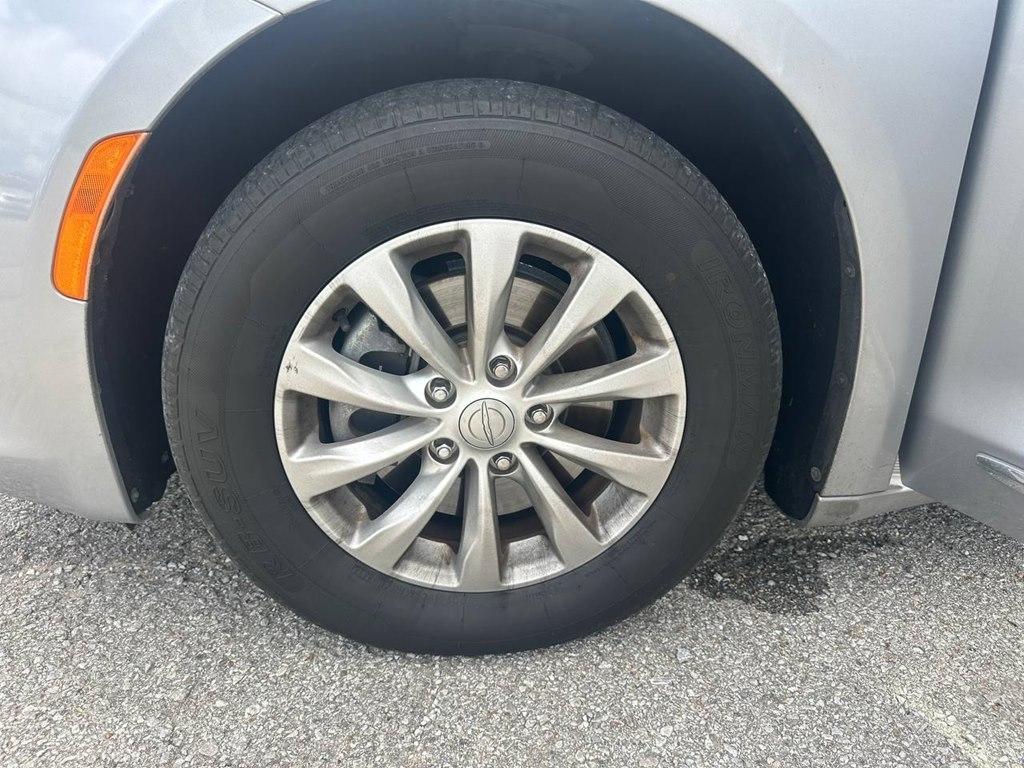 Chrysler Pacifica Touring L FWD 2019