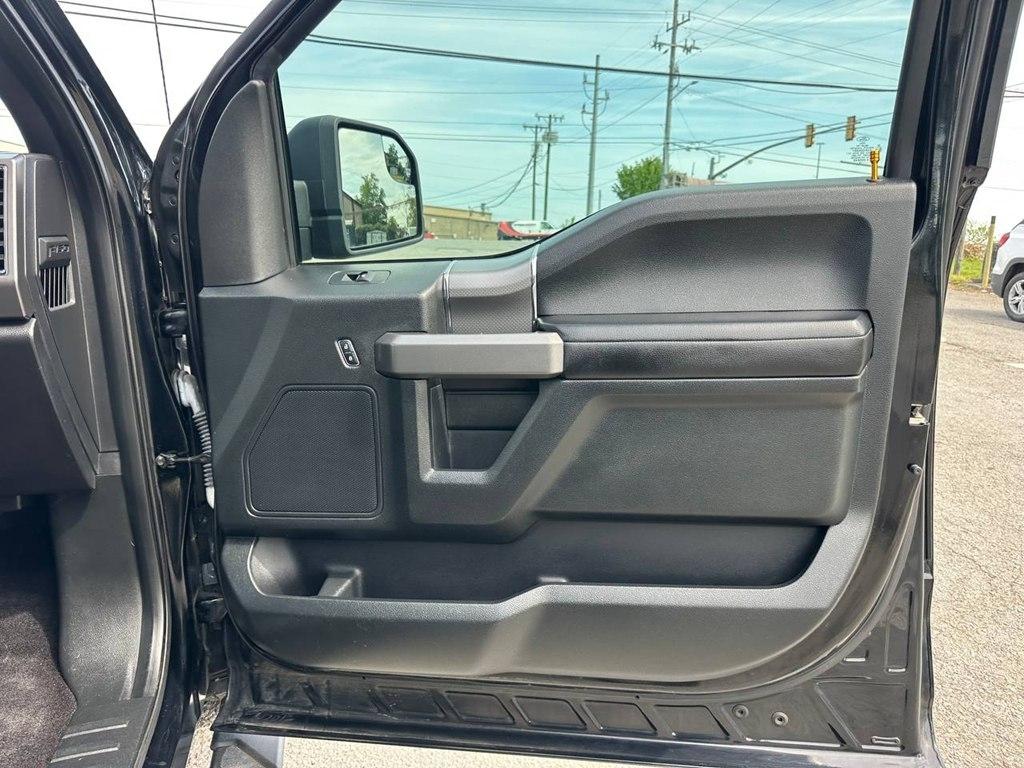 Ford F-150 2WD SuperCrew 157" Lariat 2016