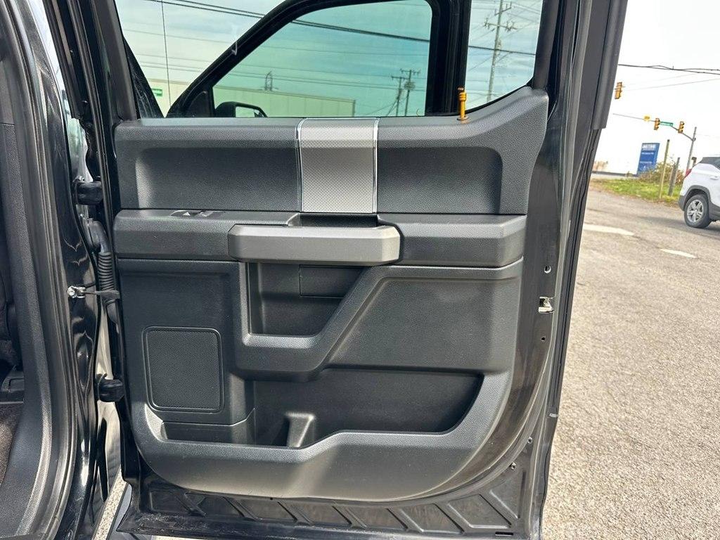 Ford F-150 2WD SuperCrew 157" Lariat 2016