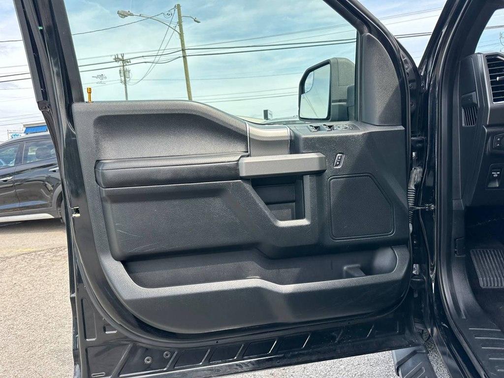 Ford F-150 2WD SuperCrew 157" Lariat 2016